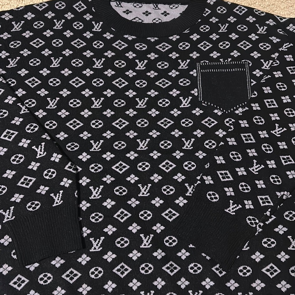 LV sweater